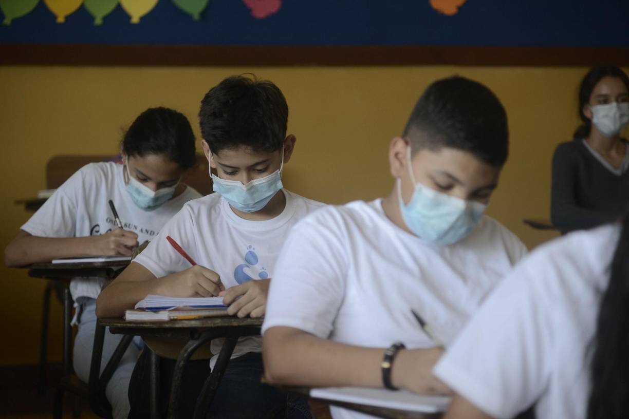 Poco a poco se han incorporado más varones en el colegio para reforzar sus habilidades y adquirir nuevos conocimientos.