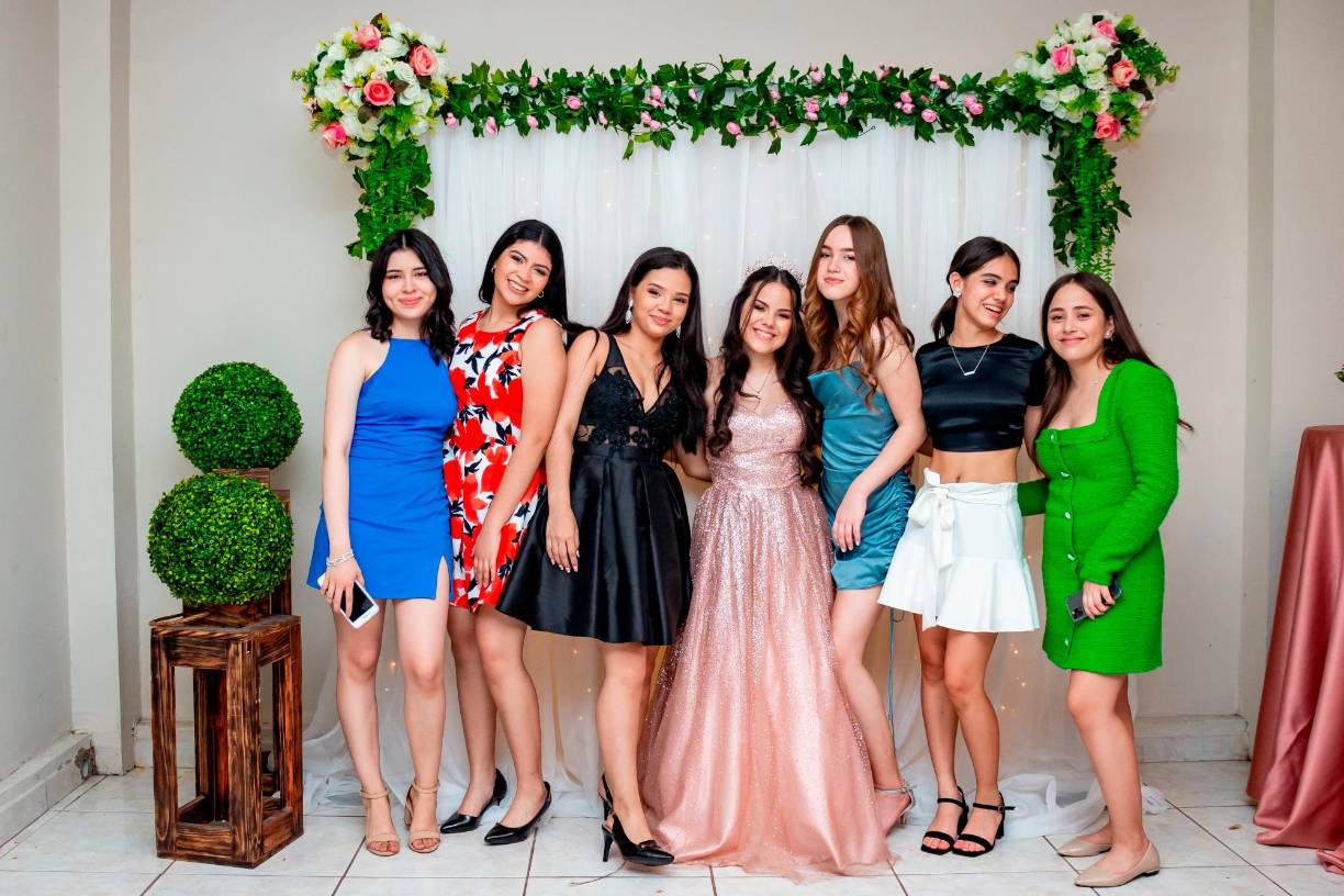Daniela Alemán, Isabela Carballo, Liz Sandoval, Andrea Lanza, Marianne Lutjen, Camila Mejía y Nazaret Alonso