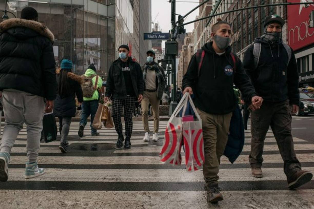 En Estados Unidos, las personas inundaron calles y avenidas de distintas ciudades para realizar sus respectivas compras navideñas.