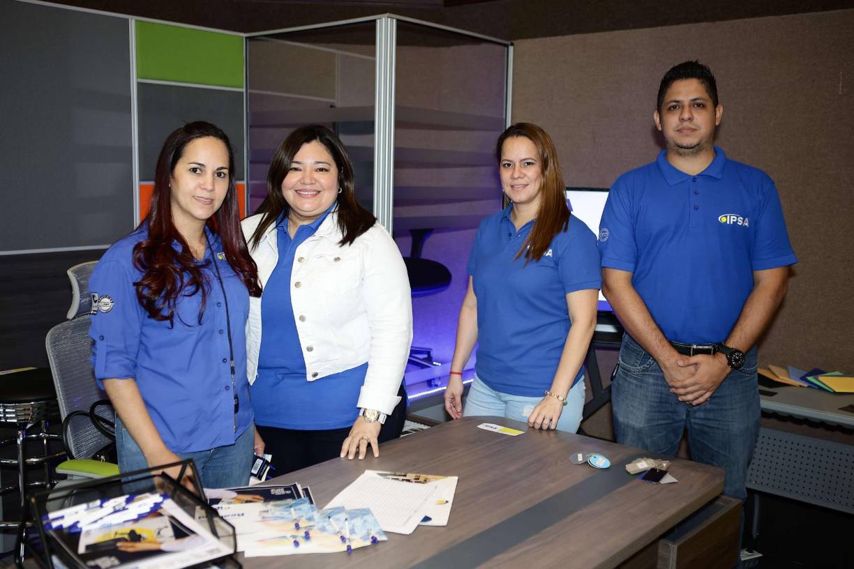 Alejandra Figueroa, Helen Puentes, Melissa Leiva y Saúl Vargas
