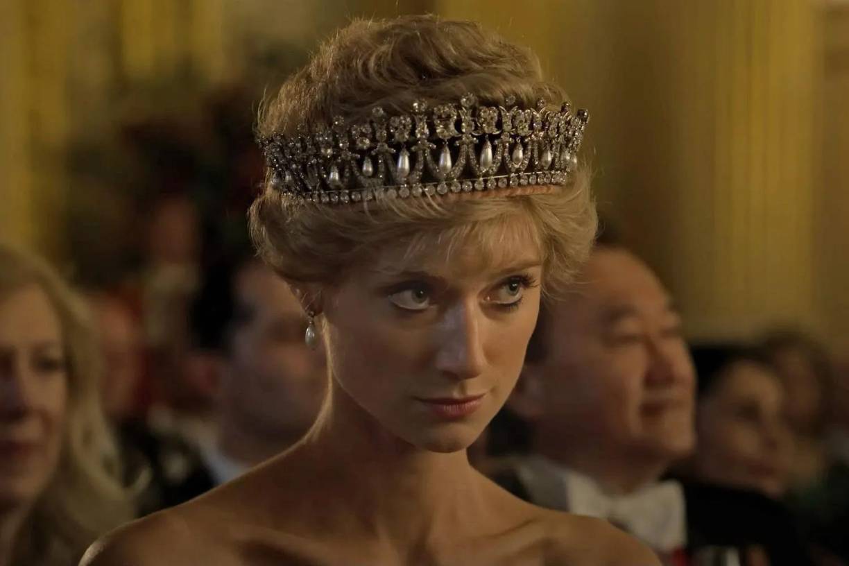 Corrin, quien encarnó a la princesa Diana en la cuarta temporada de la serie ‘The Crown’, rol por que el que ganó un Globo de Oro, confesó haber admirado la franquicia antes de sumarse al elenco de la que será la tercera entrega, y que sintió intimidación y nervios antes del arranque del rodaje, los mismos que se desvanecieron tan pronto pisó el set.