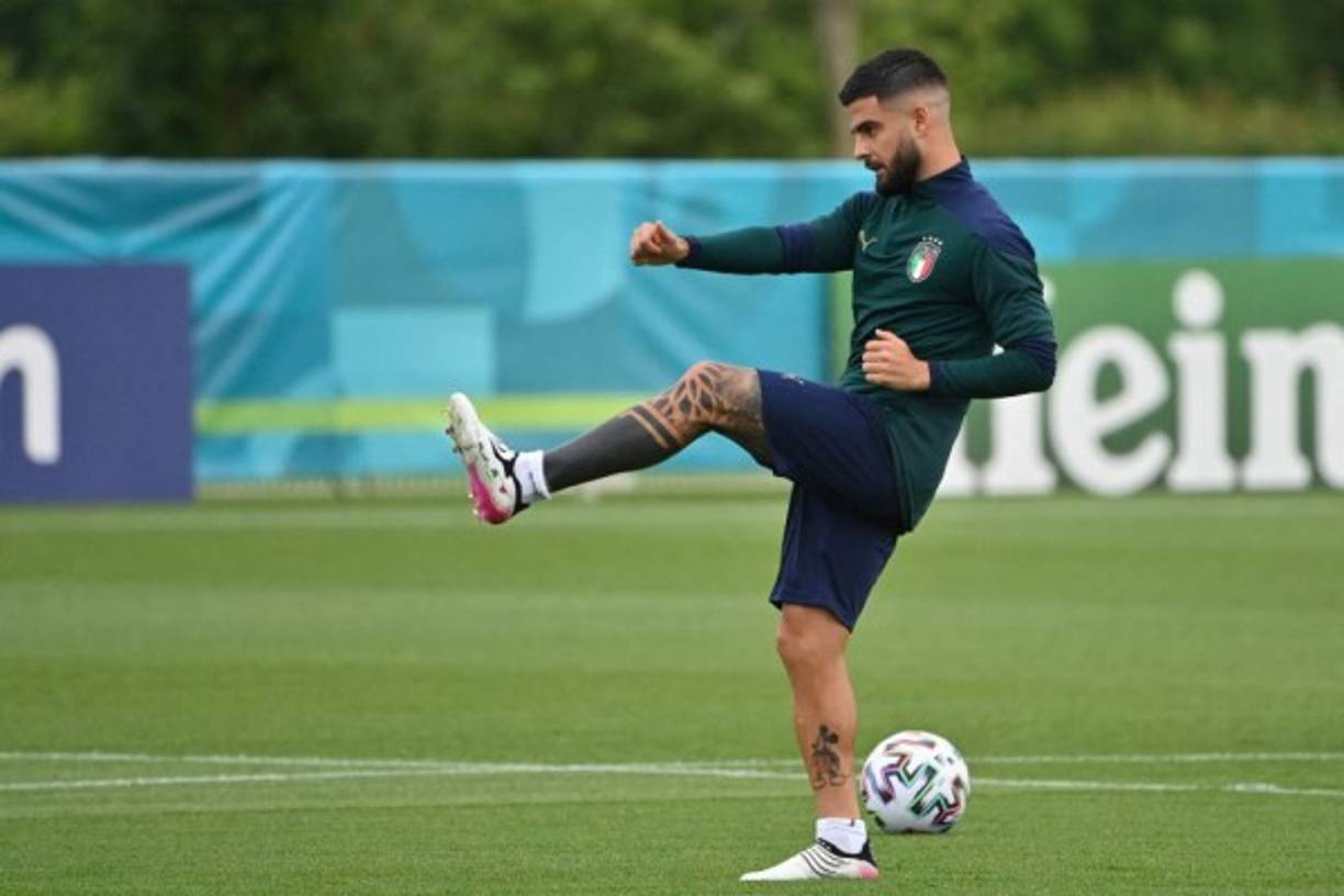 El Napoli está esperando que Lorenzo Insigne, campeón de le Eurocopa con Italia, llegue de sus vacaciones para así poder hablar sobre la renovación del contrato del delantero, que acaba en junio de 2022. Foto AFP.