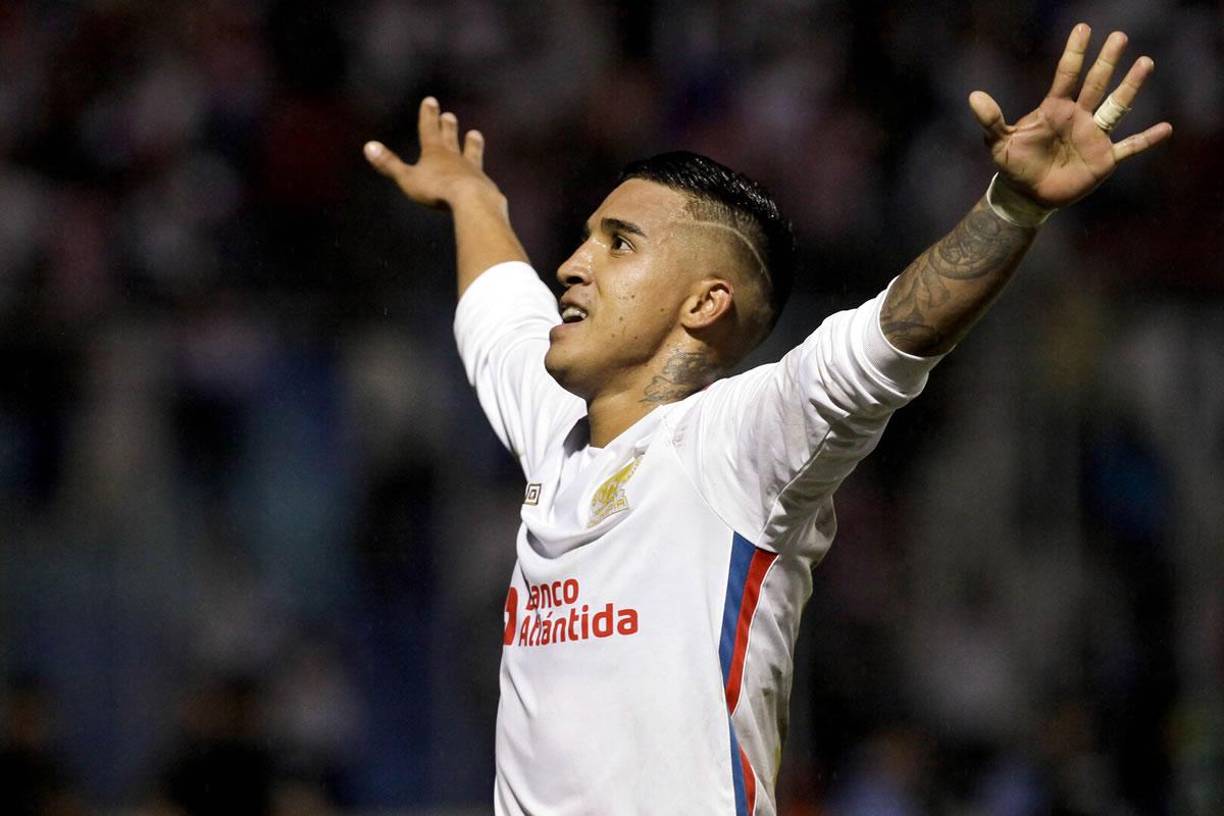 El festejo de Michaell Chirinos tras su golazo en el triunfo del Olimpia ante Alajuelense.