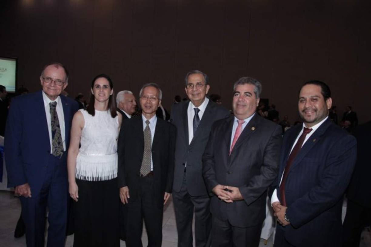 Gregory Werner, María Rodríguez, Marco Chan, Francisco Saybe, Luis Ferraté y José Herrera.