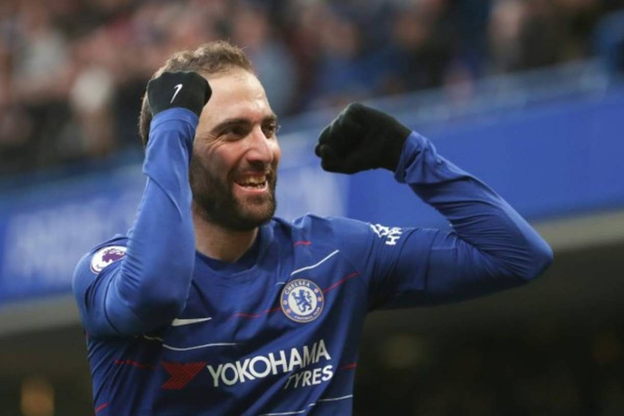<br/>Gonzalo Higuaín está cedido a préstamo en el Chelsea y su ficha le pertenece a la Juventus. Por lo que la prensa en Italia señala que el argentino jugaría en la Roma y la Juve ficharía al central Manolas.