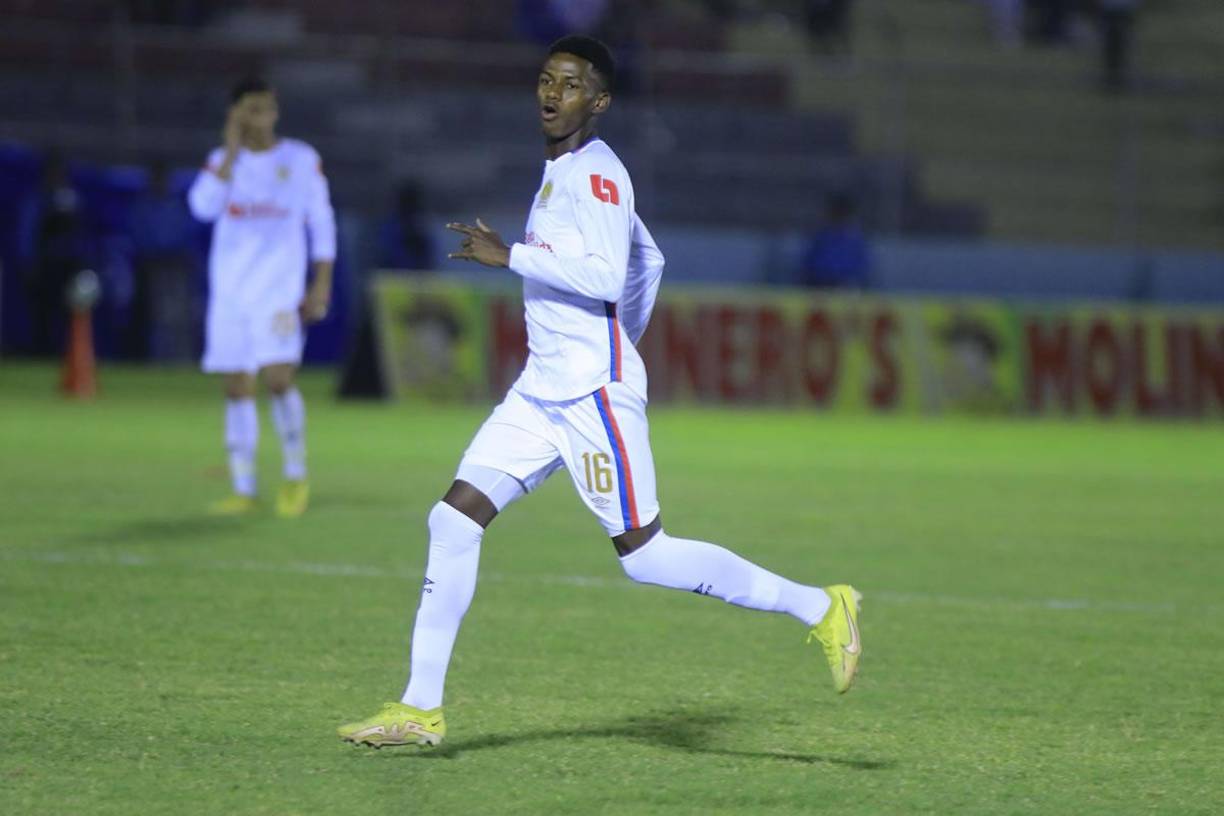 5. Julián Martínez (Olimpia, central).