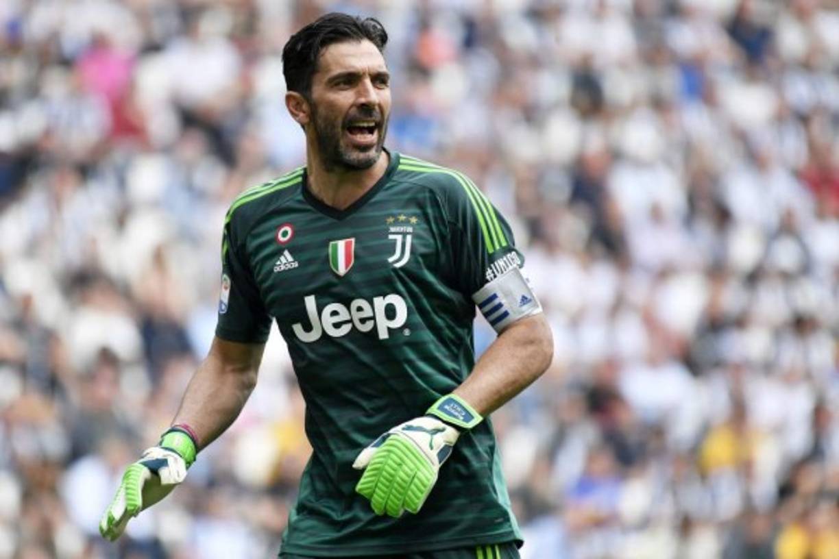 Gianluigi Buffon: El portero italiano cuenta con 42 años de edad y juega en la Juventus de Italia.