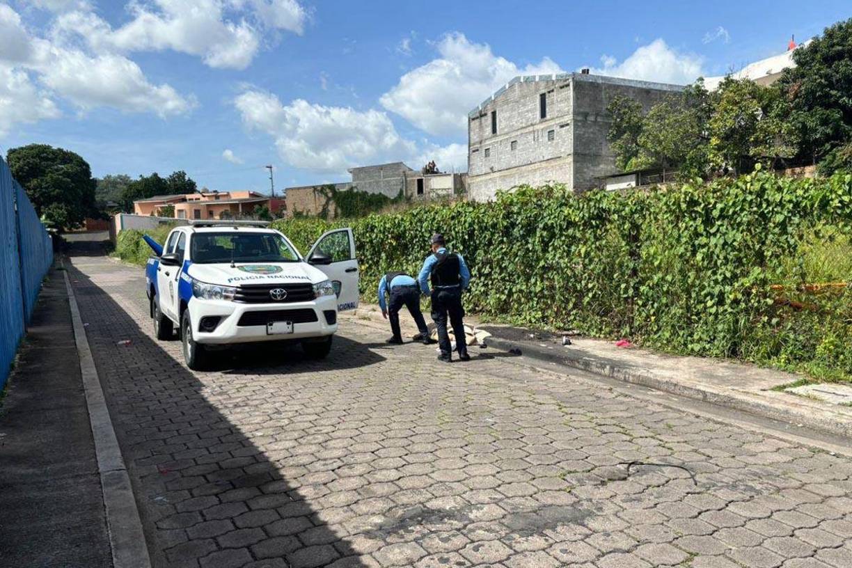 También se encontró un cargador de pistola calibre 22 milímetros y la motocicleta abandonada.