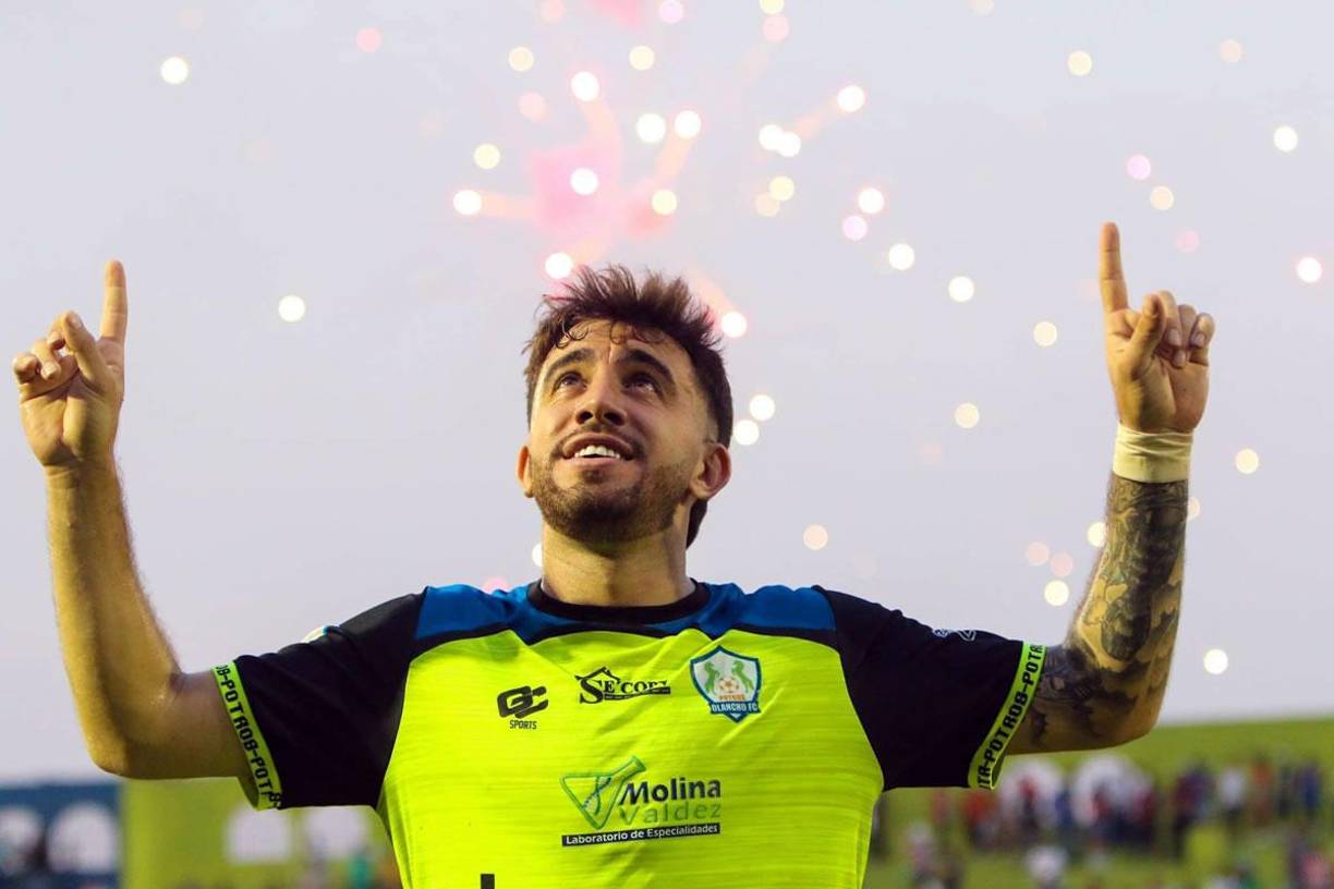 El argentino Agustín Auzmendi también llegó a ocho goles y comparte el liderato de la tabla de goleo con Jerry Bengtson y Jorge Benguché, todos tienen los mismos números. 