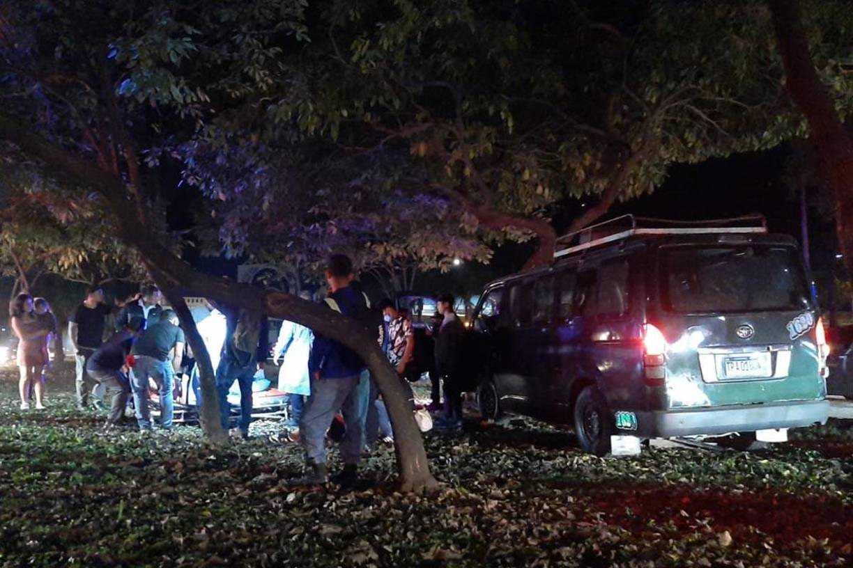 El accidente generó congestionamiento vehicular por los conductores que pasaban viendo el accidente.