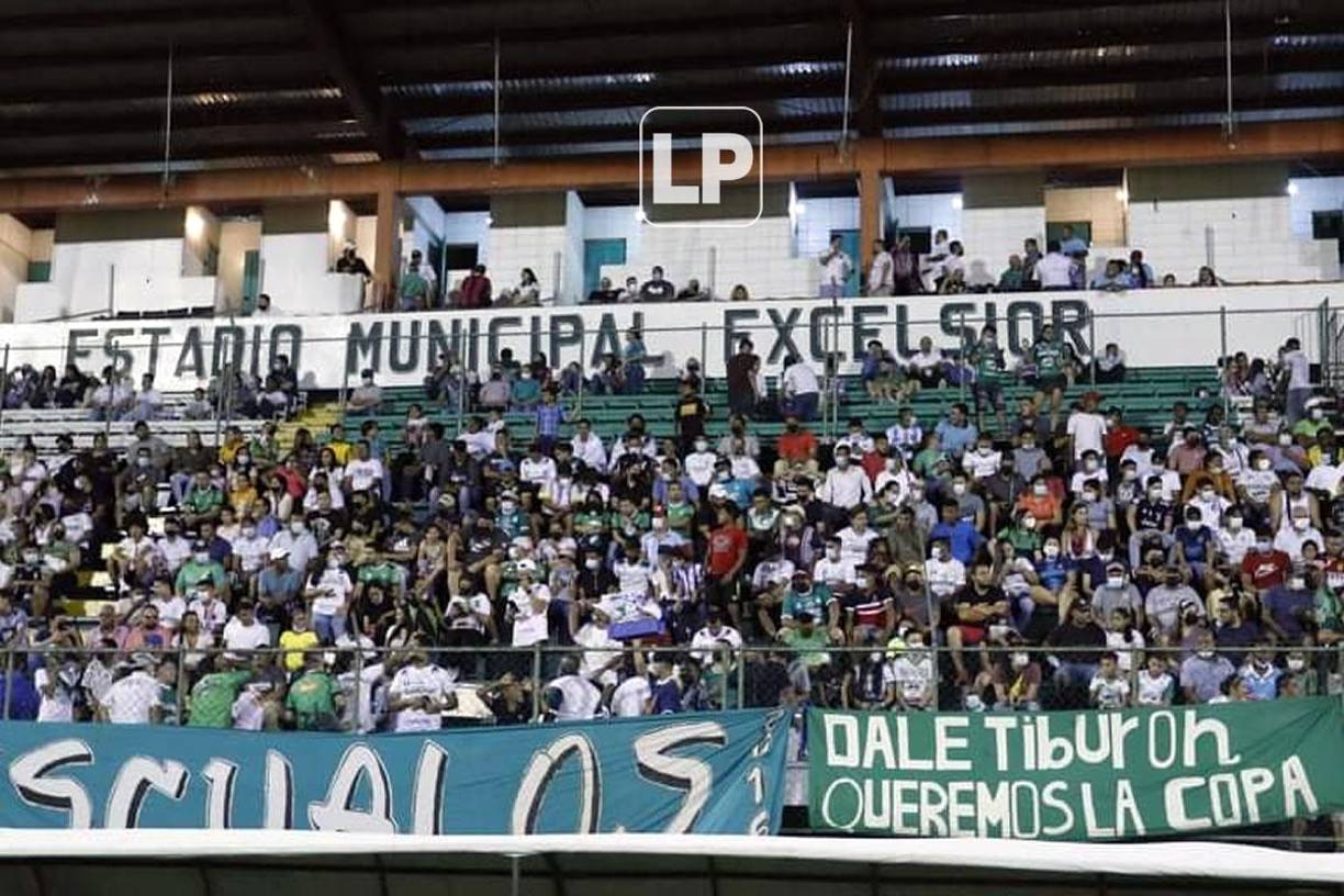 Un buen número de aficionados del Platense asistieron al estadio Excélsior para apoyar al equipo en el duelo ante Marathón.