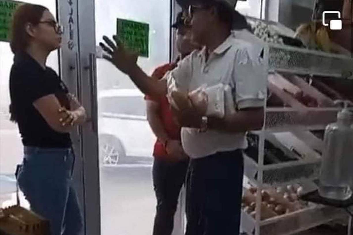 Luego de la discusión, Alma le pidió que saliera de la tienda. “Le dije, no señor, le dije que no lo íbamos a atender y no lo vamos a atender, cuando llegó a la caja y dijo me voy a llevar todo, fue cuando me jalé a la entrada y le dije no se va a llevar todo porque eso es robo, no se va a llevar nada y fue cuando empezó todo”.