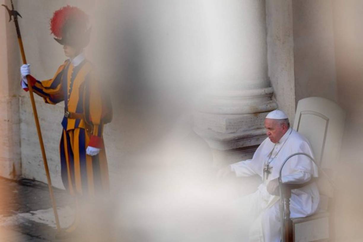 Ese descubrimiento conmocionó a Canadá y reabrió el debate sobre estas odiadas instituciones donde los niños indígenas eran enviados a la fuerza para ser integrados a la cultura dominante. Asimismo, reavivó los llamados para que el Papa y la Iglesia se disculpen por los abusos y la violencia infligida a los estudiantes.