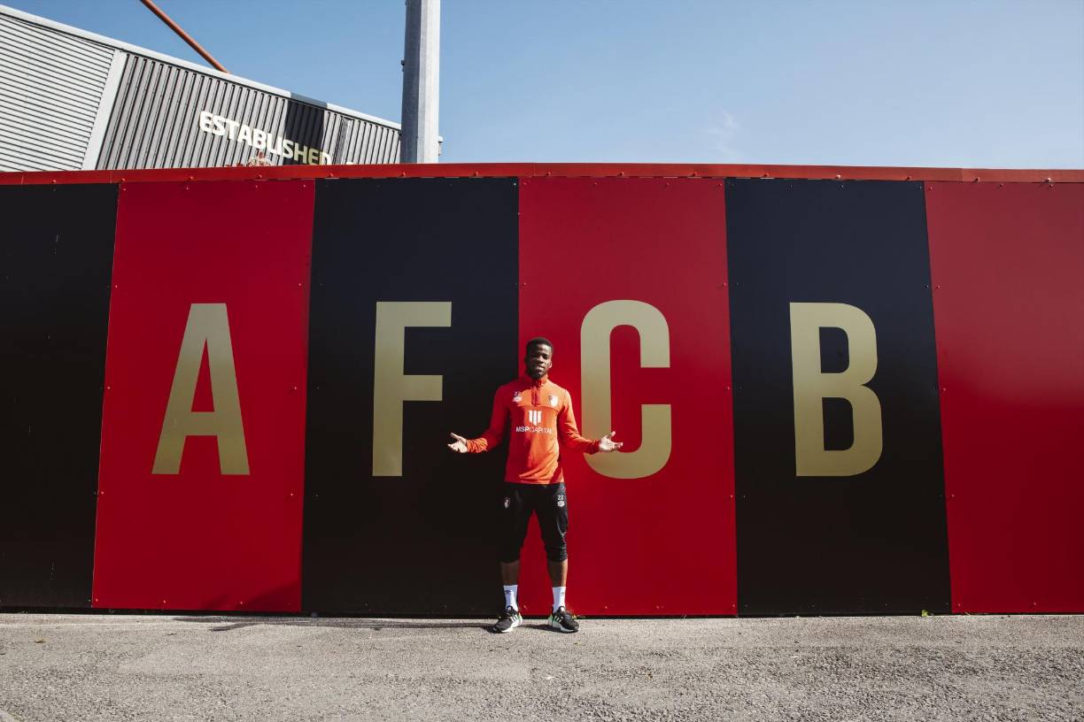 El Bournemouth de la Premier League anunció el fichaje de Hamed Traorè. El futbolista, que estaba cedido por el Sassuolo en el conjunto inglés desde el pasado mes de enero, pertenece de forma definitiva al Bournemouth, que pagará 30 millones de euros por su fichaje.