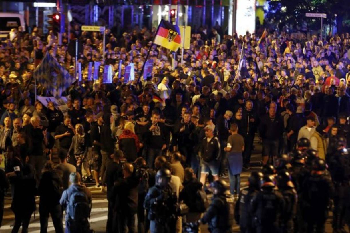 El pasado lunes, unas 800 personas se manifestaron en esa ciudad, donde grupos de ultraderecha y neonazis se organizaron para llevar a cabo una 'caza de inmigrantes extranjeros'.