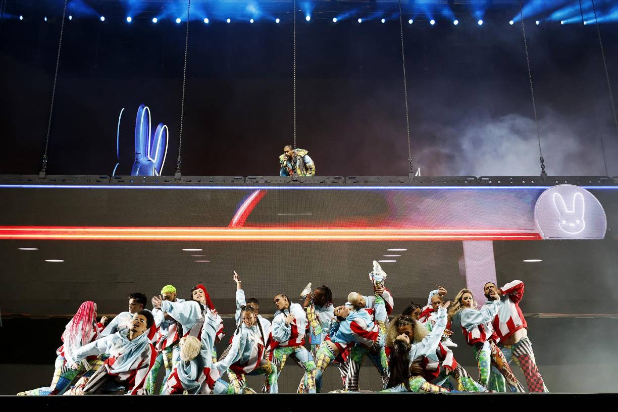 Sin embargo, el gran momento de la tarde-noche fue el show de “El Conejo Malo”, que se prodigó con toda una demostración de versatilidad en cuanto a su performance, con tiempo para grandes coreografías, juego de pantallas, uso de láseres, interacción con objetos reales como una moto de agua y hasta fuegos artificiales. 