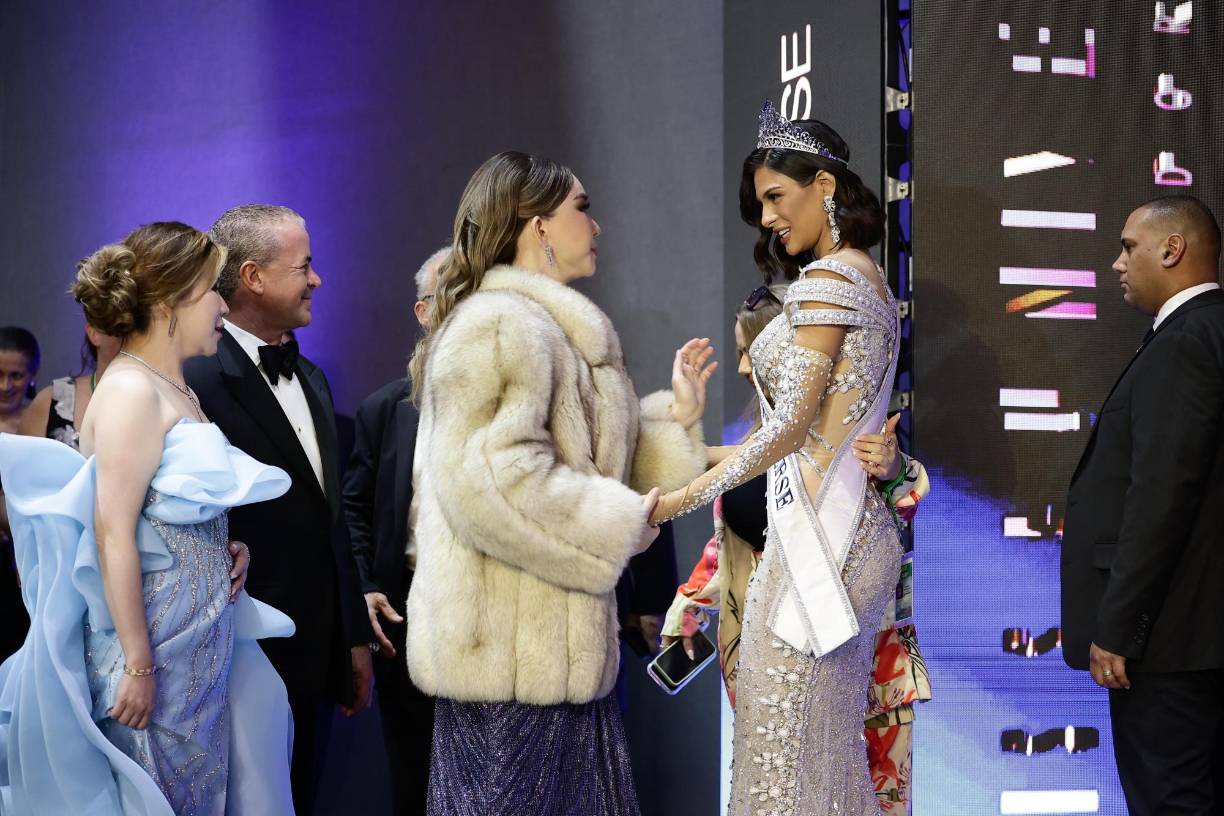 ”Para mí fue un honor representar a nuestro país en ese escenario y espero seguir enorgulleciéndola a usted y a nuestro país”, agregó la primera mujer de Nicaragua en coronarse como Miss Universo.