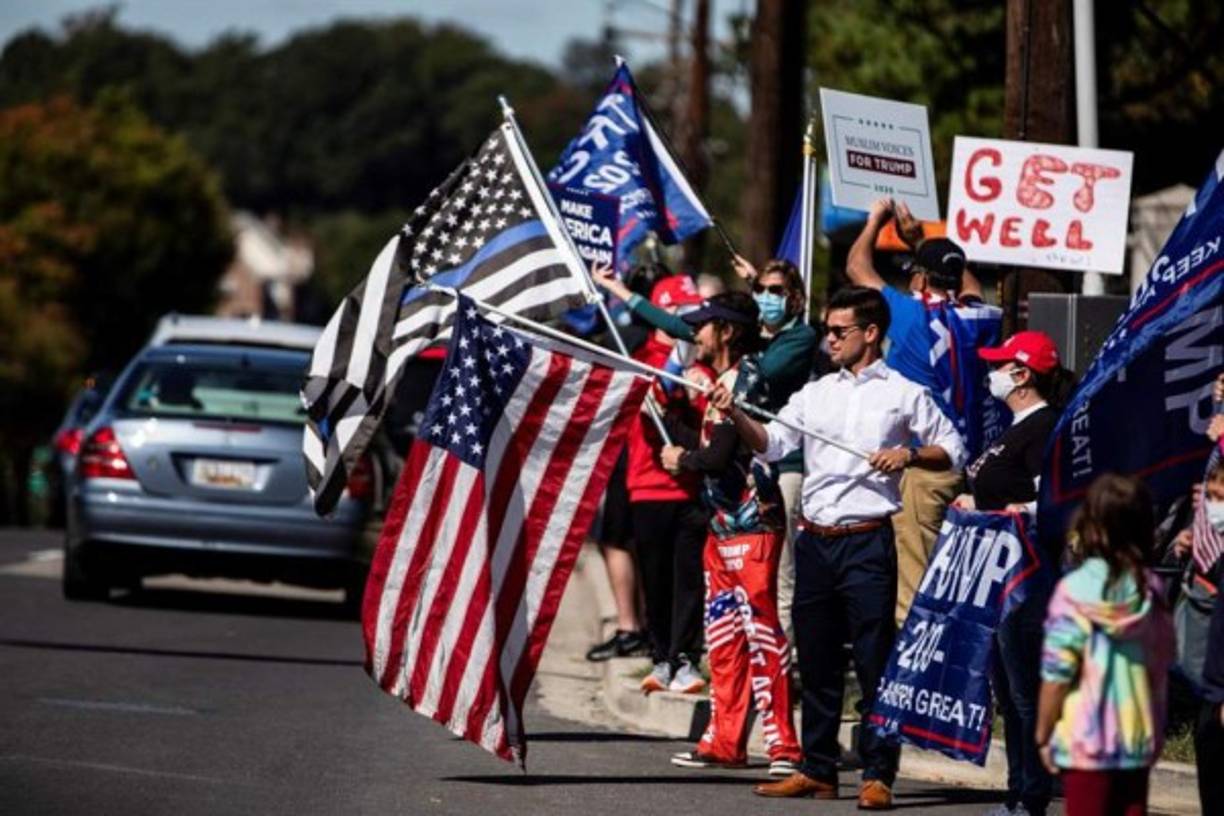Seguidores del mandatario han acampado en las afueras del hospital desde el pasado viernes.