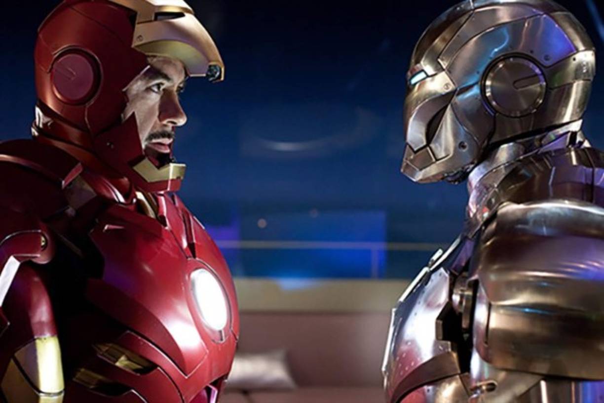 INSPIRACIÓN: Los creadores de este personaje aseguran que basaron la riqueza de Tony Stark en la vida de Howard Hughes. Este era un magnate estadounidense que en su época fue un multimillonario empresario, magnate, inversionista, ingeniero autodidacta, aviador, productor y director de cine estadounidense, famoso por sus reconocidas y exitosas películas The Racket, Hermanos de armas, y The Outlaw.