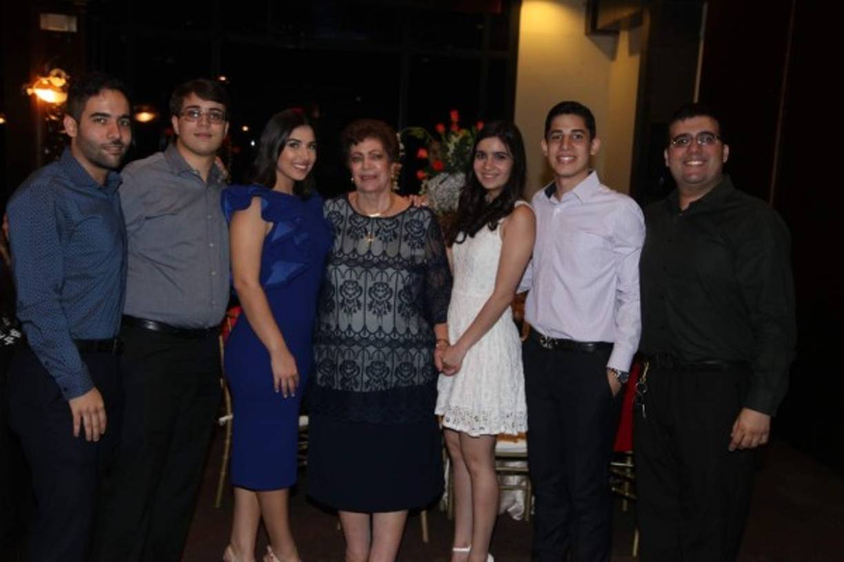 Luis Bustamante, Jordi Ictech, Skandra Craniotis, Rita Ictech, Claudia Huezo, Arístides Craniotis y Jorge Huezo.