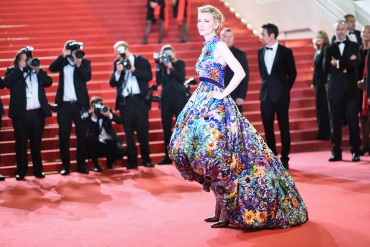 La actriz australiana y presidenta del jurado, Cate Blanchett, posa mientras llega el 10 de mayo de 2018 para la proyección de la película 'Guerra fría (Zimna Wojna)' en la 71ª edición del Festival de Cannes en Cannes, en el sur de Francia.