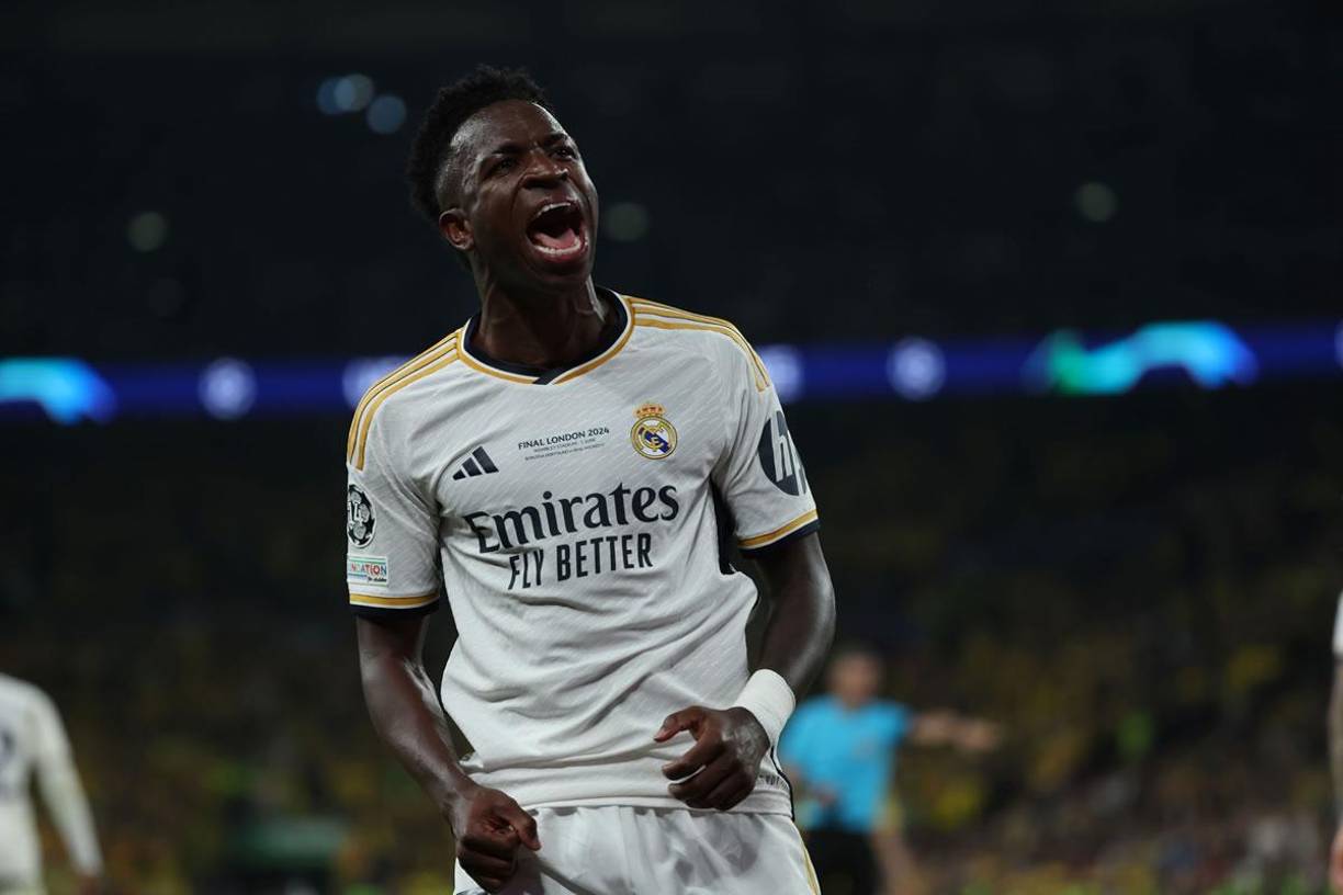 El PSG está buscando el reemplazo de Kylian Mbappé y se ha fijado en Vinicius Jr, según informaciones de diarios de Francia. El club francés quiere devolver el golpe al Real Madrid fichando al brasileño, pero en el equipo madrileño aseguran que “Vinicius no está en venta”.