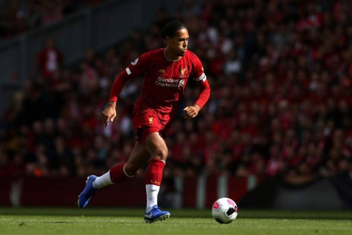 Virgil van Dijk sufrió apendicitis, peritonitis y una infección renal, situación que logró superar pese a que los pronósticos de esa enfermedad no suelen ser muy positivos.