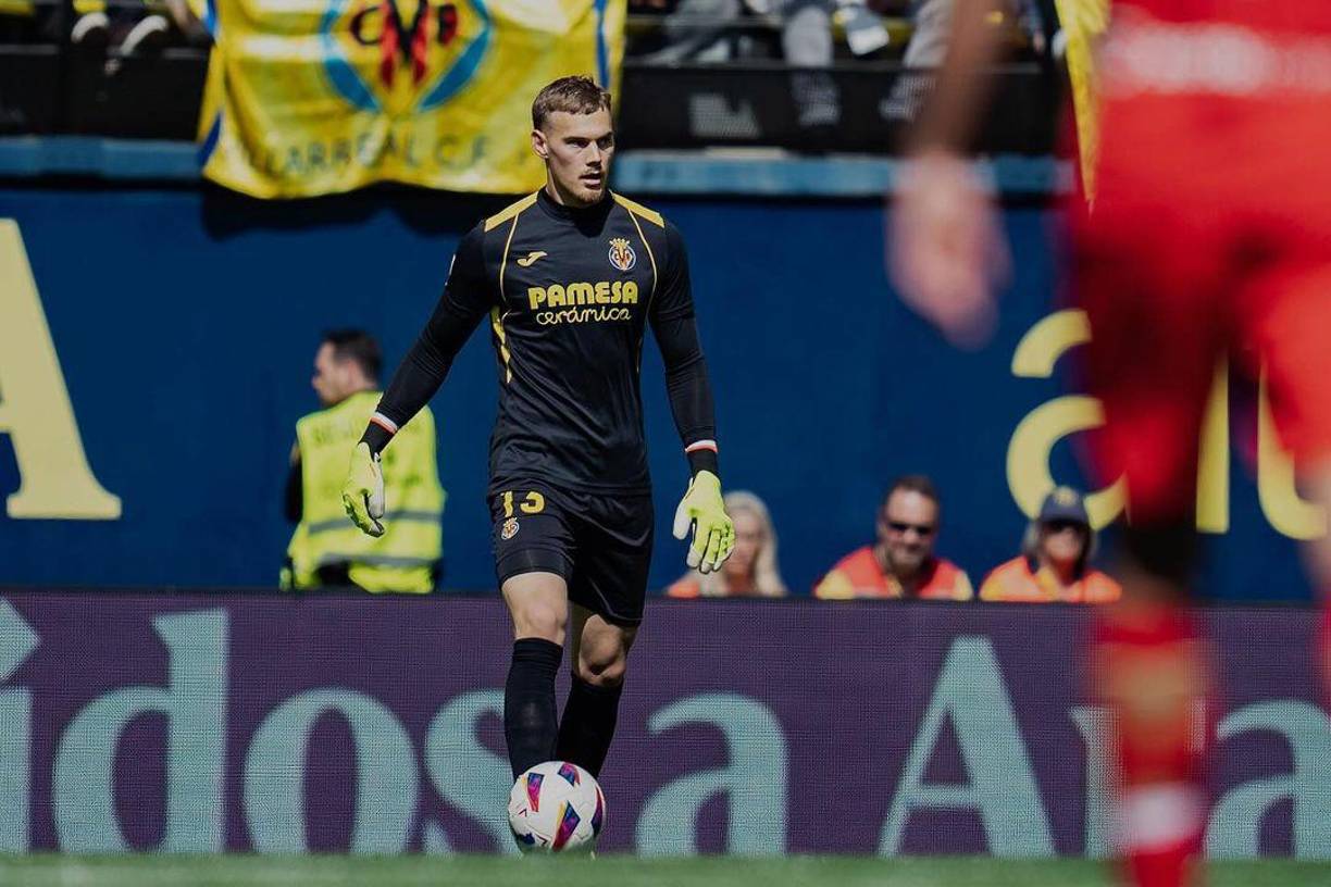 Fabrizio Romano asegura que el Chelsea ofreció 20 millones de euros al Villarreal por el guardameta Filip Jorgensen. El equipo de Enzo Maresca tiene como prioridad reforzar la portería y su objetivo es el danés de 22 años.