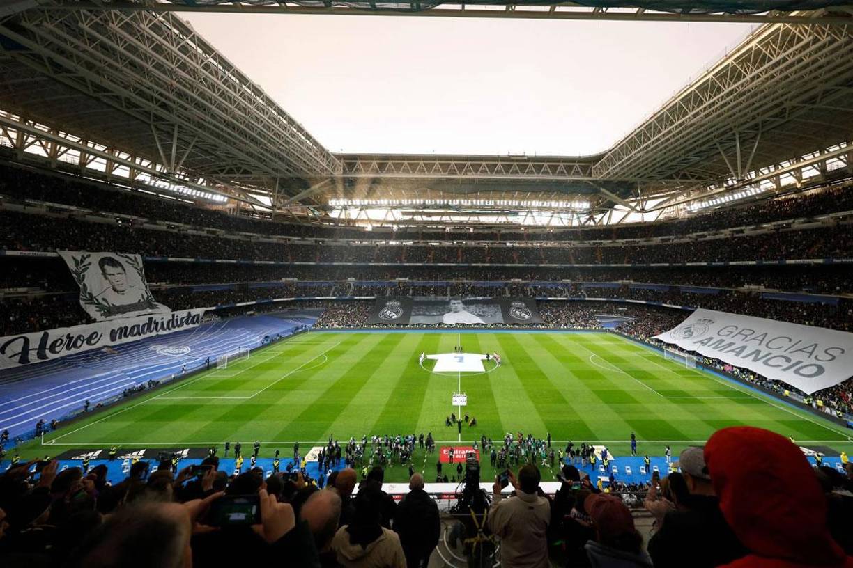 El Santiago Bernabéu rindió antes del derbi un emocionante homenaje al querido presidente de honor, Amancio Amaro, fallecido el pasado martes a los 83 años.