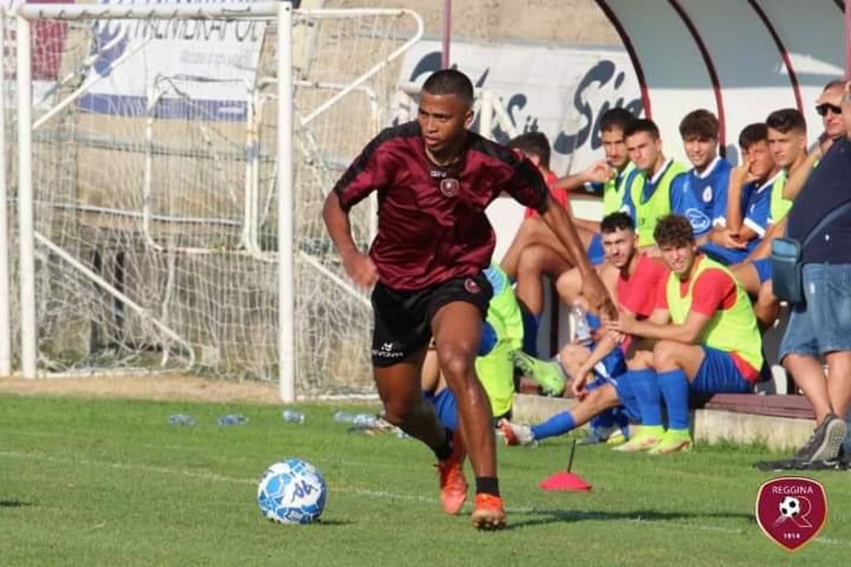 El jugador hondureño Rigoberto Rivas seguiría para esta campaña en las filas del Reggina de la Serie B de Italia.