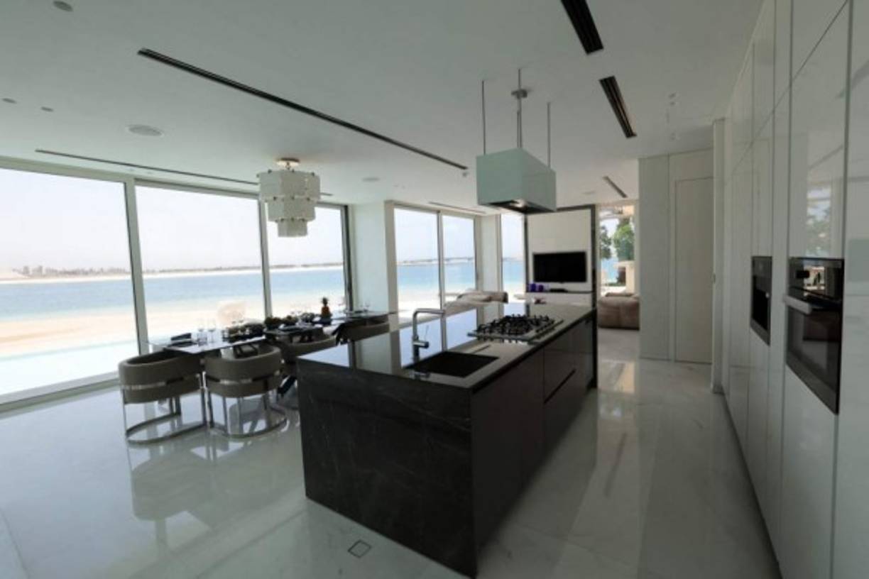 Pero, ¿este aumento continuará tras el confinamiento? El mercado está alejado de los récords anteriores a 2014 y el sector de apartamentos quedó atrás comparado con las mansiones de lujo, quedando muchas torres semivacías pese al frenesí de construcción.