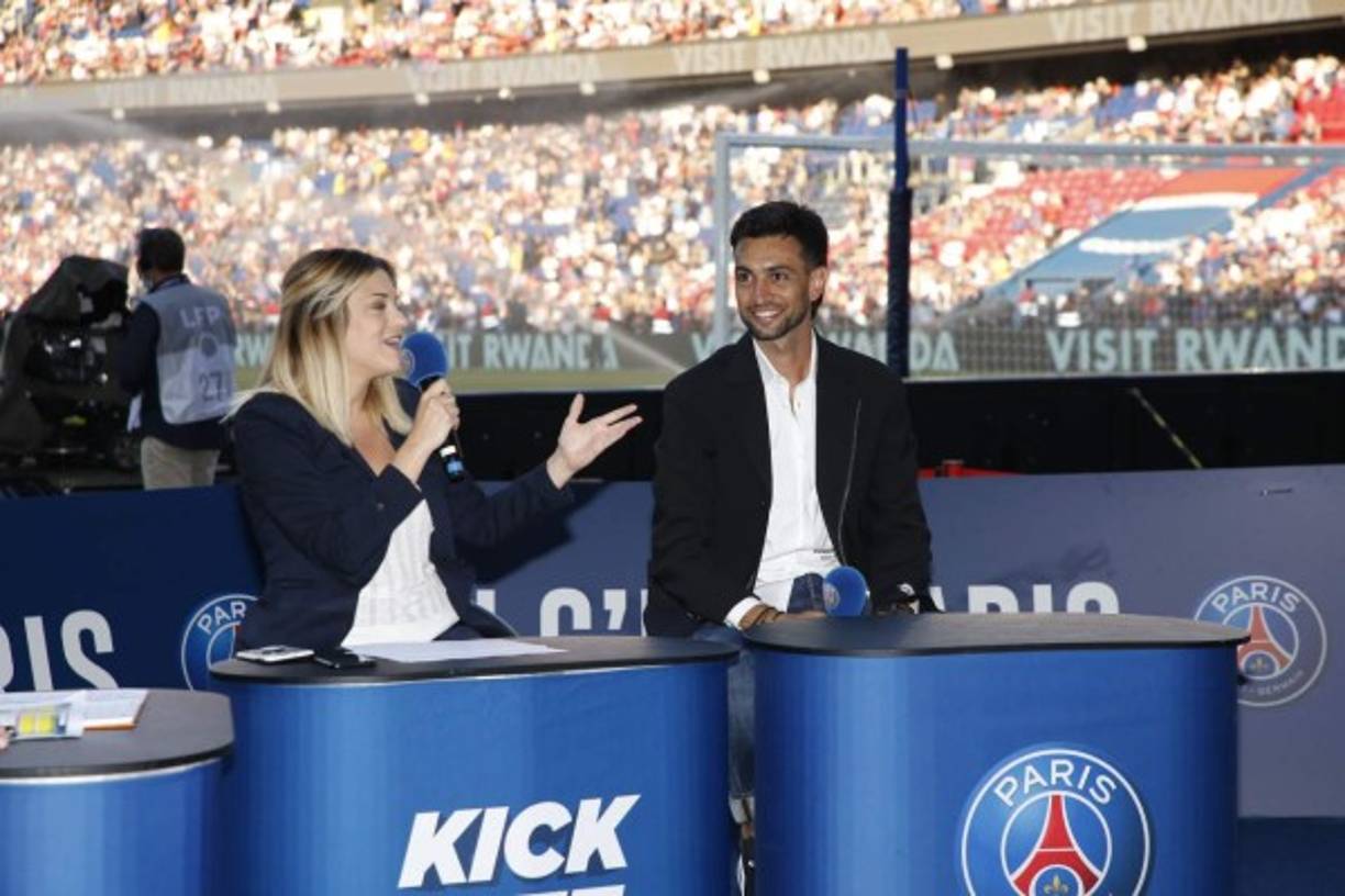 'El Flaco' Pastore vivió un gran momento en el Parque de los Príncipes donde fue bien recibido por los aficionados del PSG.