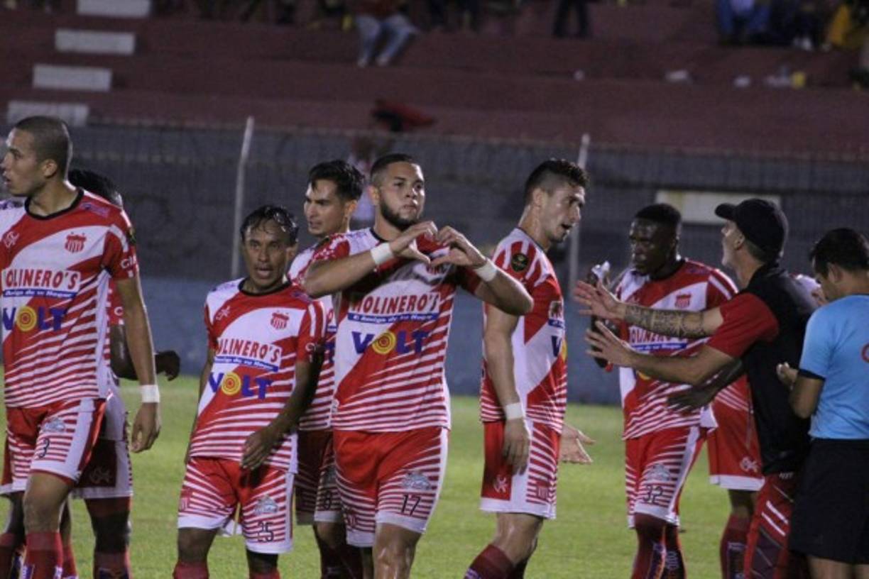 Al minuto 49, el zurdo Marcelo Canales robó un balón y avanzó por la banda izquierda hasta que sirvió a Josué Villafranca, quien con una frialdad que no es propia de su edad, definió de zurda para el 2-0.