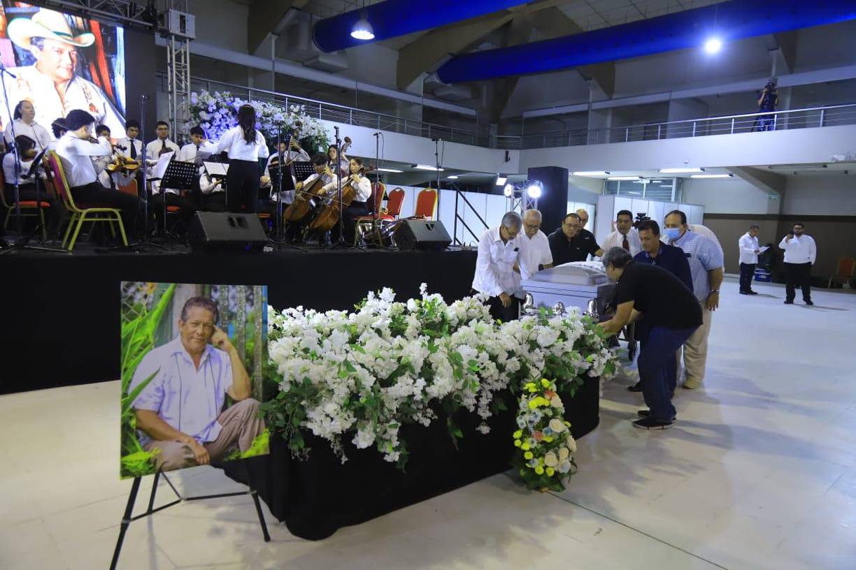 Realizan homenaje a Moisés Canelo previo a su sepelio en San Pedro Sula