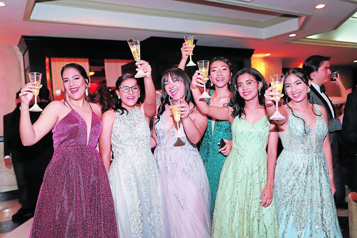  Yamila Restrepo, Blanca Amaya, Allison Castillo, Daniela Díaz, Alejandra Reyes y Valentina Amaya.