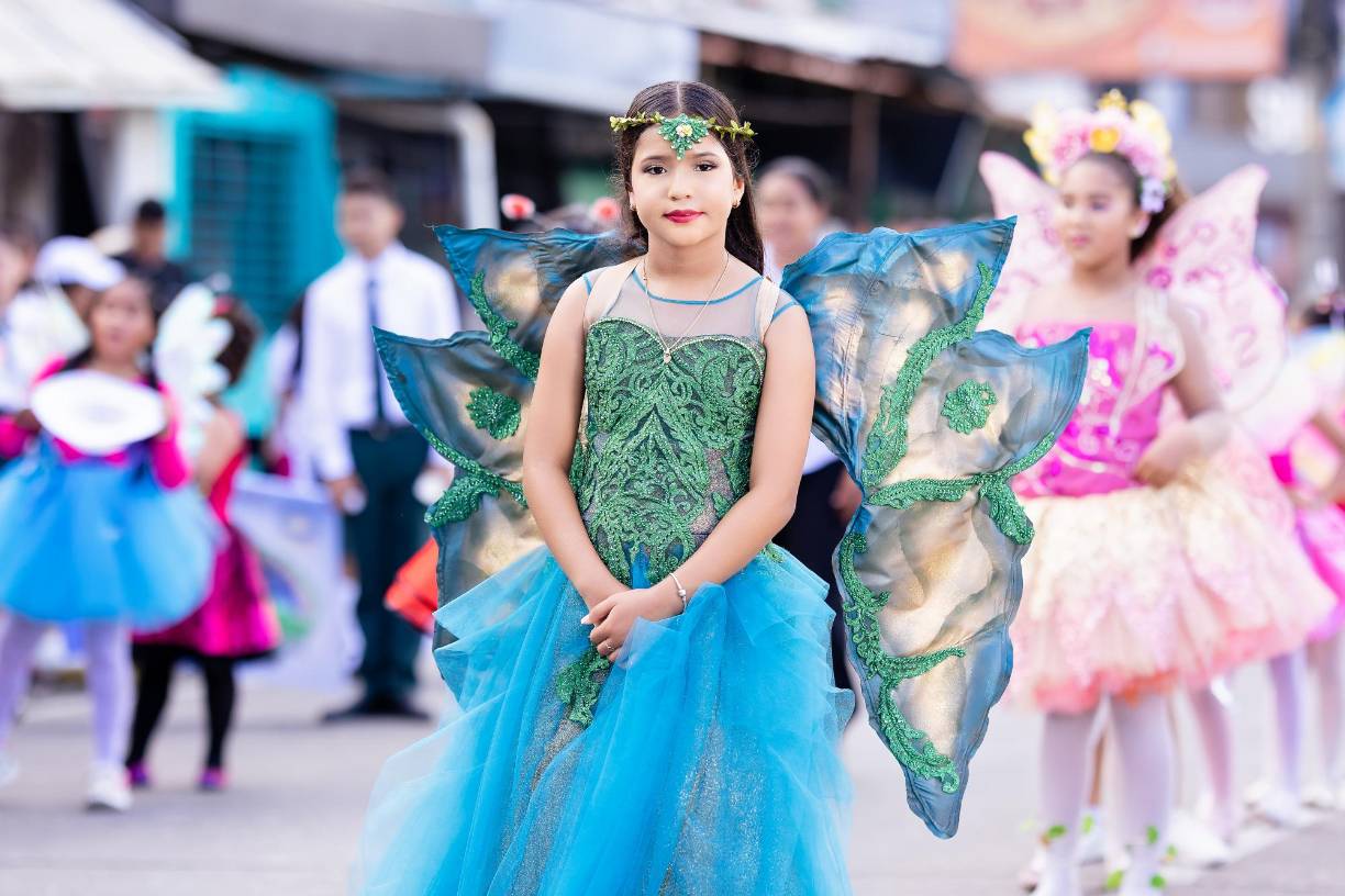 El desfile arrancó a las 7:00 am con el acompañamiento de las autoridades de Educación de Puerto Cortés.
