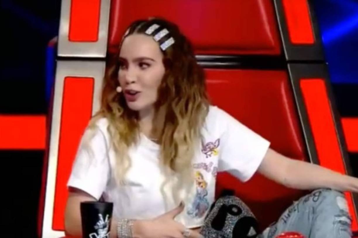 La bella cantante Belinda fue consultada en el programa donde participa como juez: La Voz México, sobre quién era la actriz que interpretaba el tema TÚ.