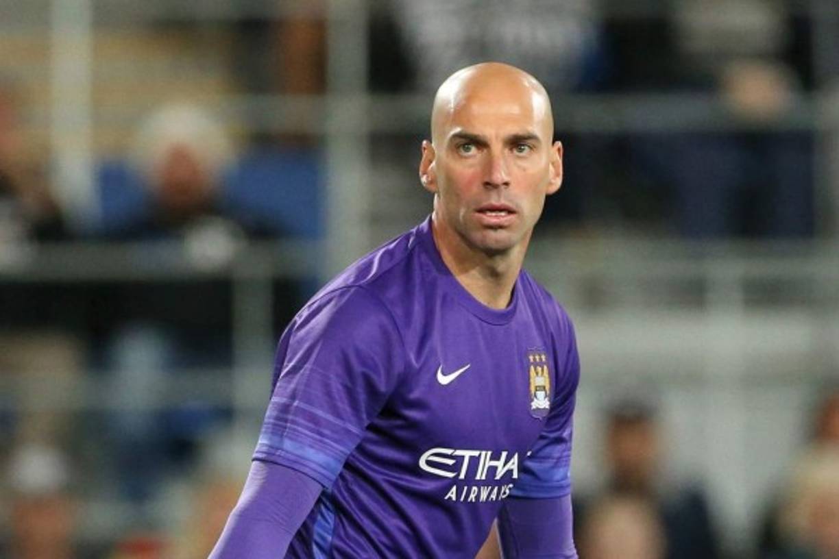 MUNICH, GERMANY - OCTOBER 06: Franck Ribery of Muenchen holds the ball during the Bundesliga match between FC Bayern Muenchen and TSG 1899 Hoffenheim at Allianz Arena on October 6, 2012 in Munich, Germany. (Photo by Alexander Hassenstein/Bongarts/Getty Images)