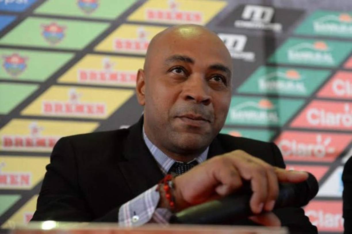 Wílber Mauricio Wright Reynolds es un ex futbolista costarricense. Jugaba como defensa central y militó en clubes de Costa Rica, Guatemala, Grecia, Estados Unidos y China. Actualmente es estratega del Malacateco de Guatemala y cuenta con una bella hija.