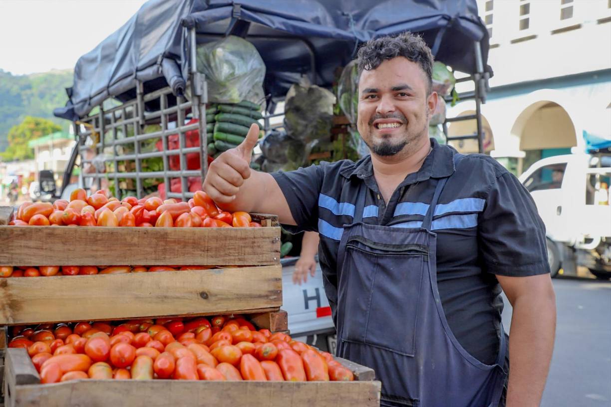 Bukele busca combatir alza de precios de alimentos en El Salvador con mercados móviles