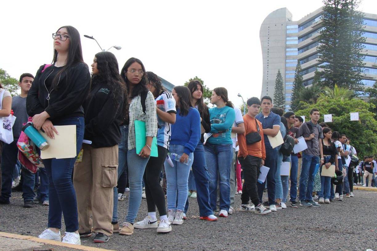Lo que sean admitidos podrán realizar la creación de expediente estudiantil según el calendario de la Dirección de Ingreso, Permanencia y Promoción (DIPP- Registro) para poder matricularse en el primer período académico del 2025. 