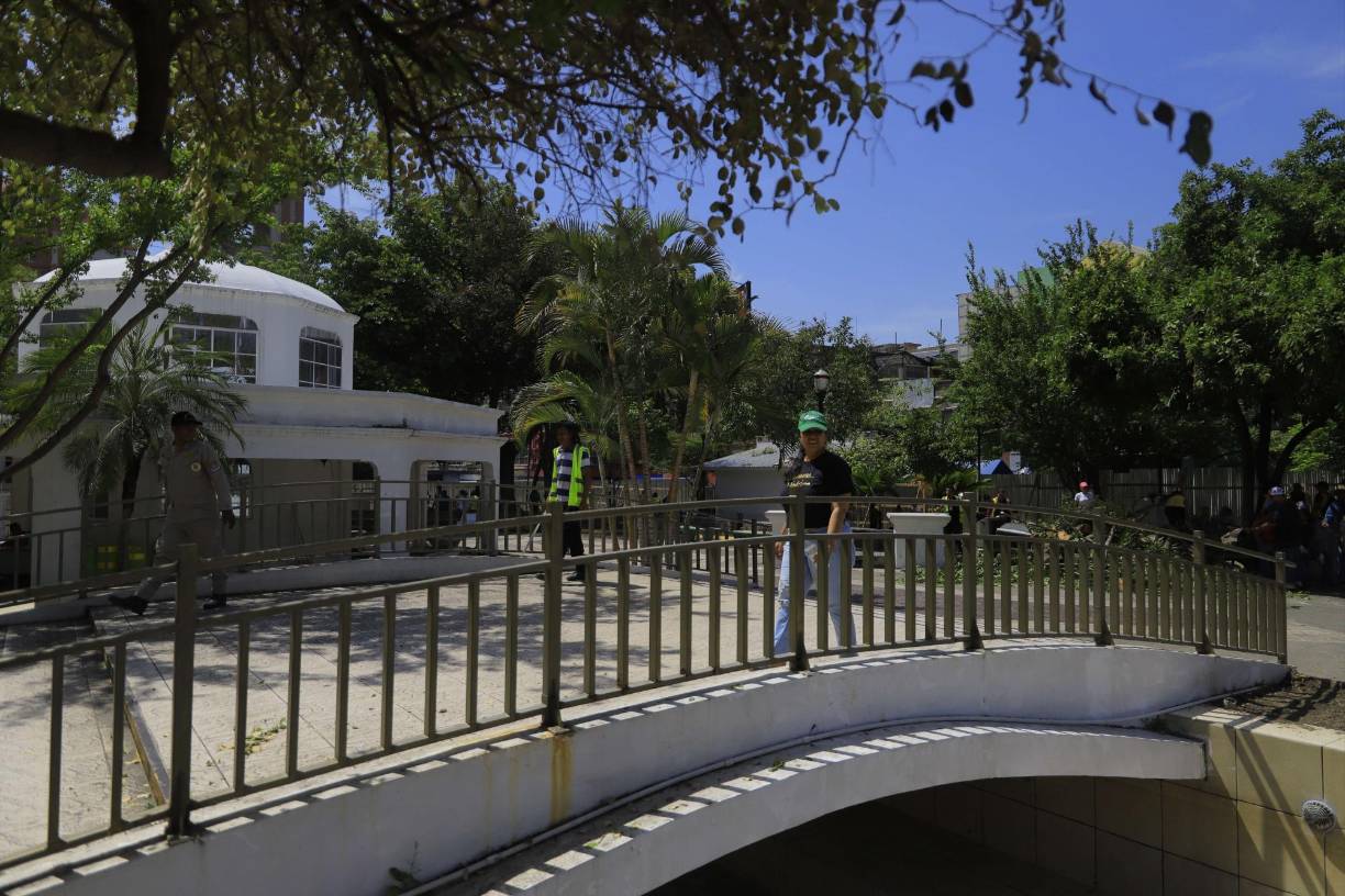  De la mano del reconocido arquitecto Roberto Elvir durante la administración del exalcalde Roberto Larios se realizó una remodelación que costó más de 7 millones de lempiras en aquel entonces. 