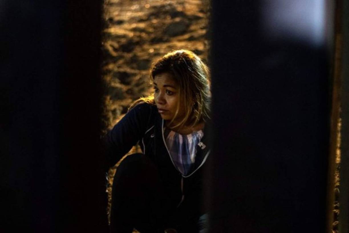 El mes pasado, la Patrulla Fronteriza detuvo a más de 11,400 familias solo en el Sector del Valle del Río Grande, Texas.