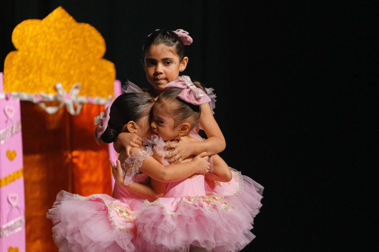 Una de las presentaciones más tiernas estuvo a cargo del grupo de ballet, quienes brillaron con su presentación denominada “Dolls”.