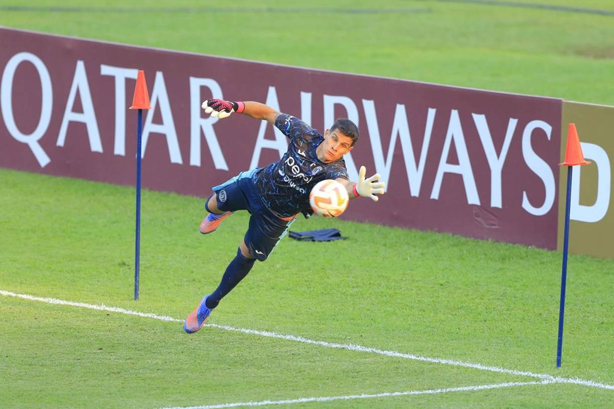 El argentino Jonathan Rougier apunta a la titularidad en el duelo contra los Tigres de la UANL.