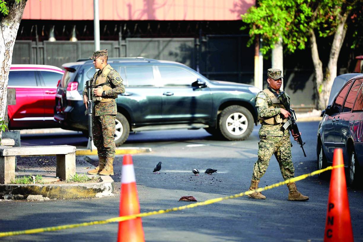 Tras cerco, pandilleros salvadoreños huyeron de sus casas