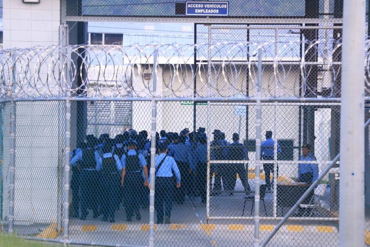 Según la funcionaria, se busca un desarme general dentro de la prisión. 