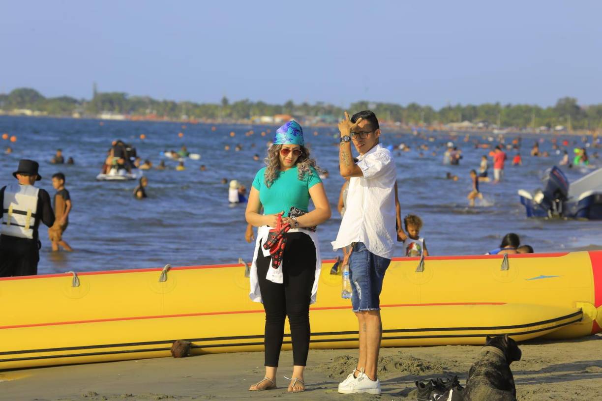 Los paseos en lancha y la tradicional banana no pueden faltar en esta temporada.