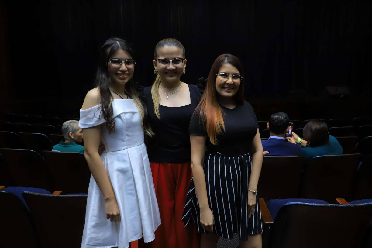 Adriana, Scarlette y Diana Oliva