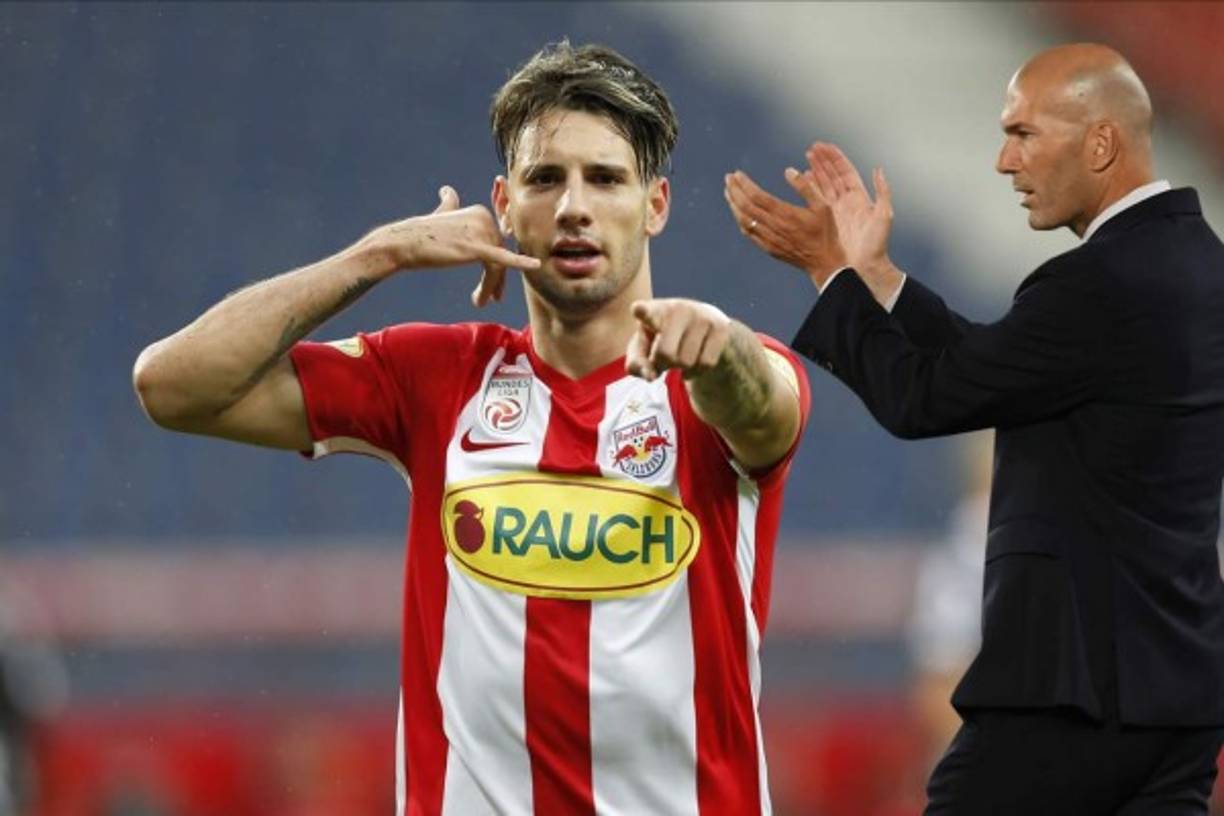 La temporada no está siendo la mejor para el Real Madrid y Zinedine Zidane ya busca opciones para reforzar su plantilla. Según cuenta el diario alemán ‘Bild’, el técnico madridista llamó a Dominik Szoboszlai, de 20 años y uno de los futbolistas jóvenes de moda del fútbol europeo. Según dicha información, ‘Zizou’ habría intentado convencer al húngaro del Red Bull Salzburgo para que recalara en el equipo merengue durante este próximo mes de enero.